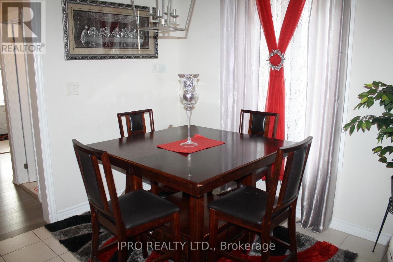 4 Hutton Crescent, Essa, Ontario  L0M 1B6 - Photo 7 - N12174919