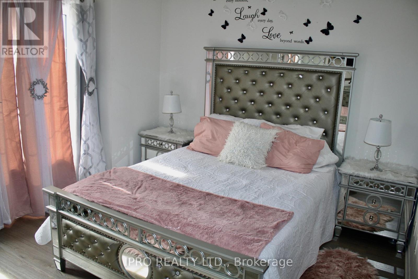 4 Hutton Crescent, Essa, Ontario  L0M 1B6 - Photo 8 - N12174919