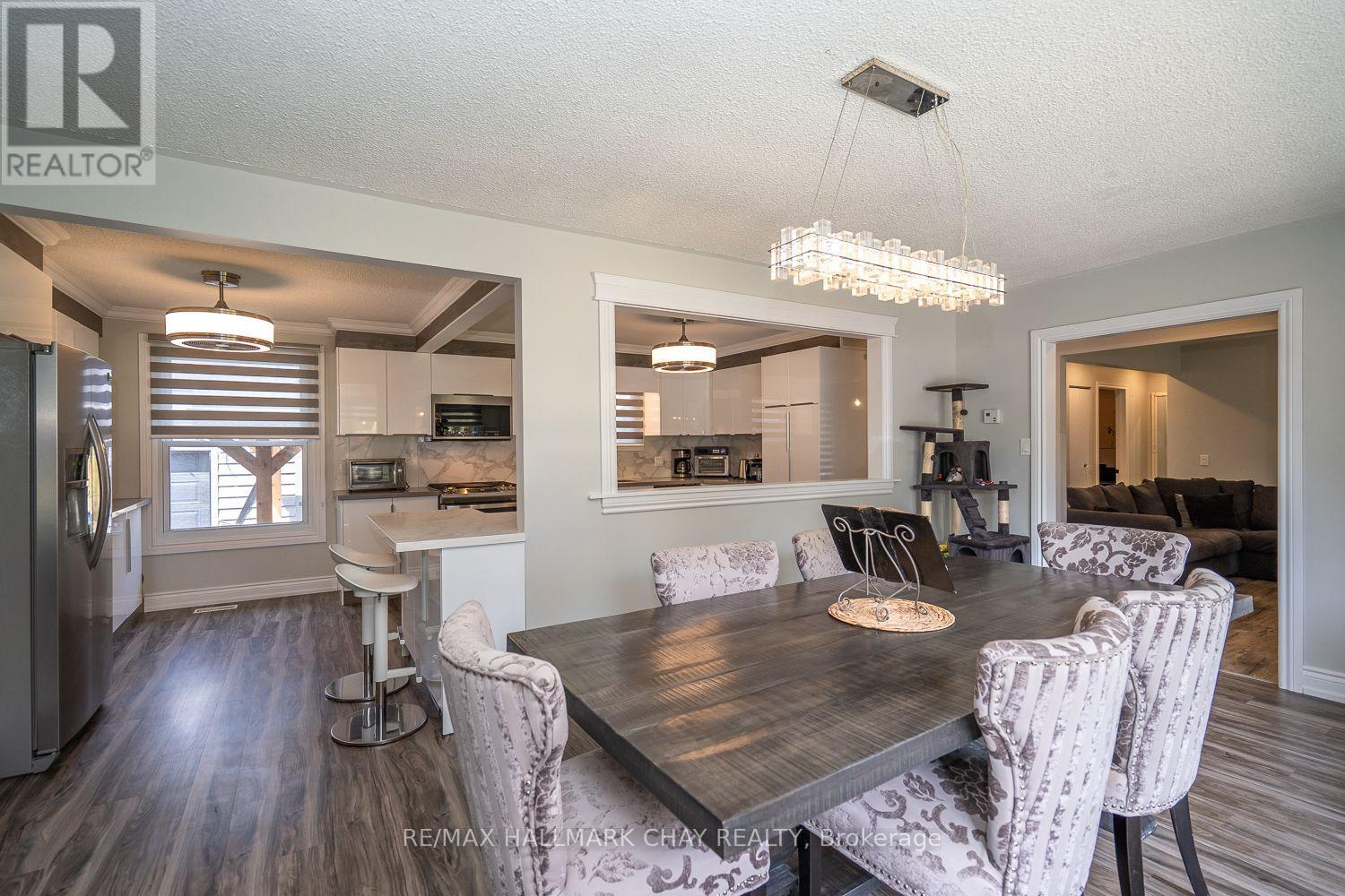 Property at 314 CENTRE STREET N image 5