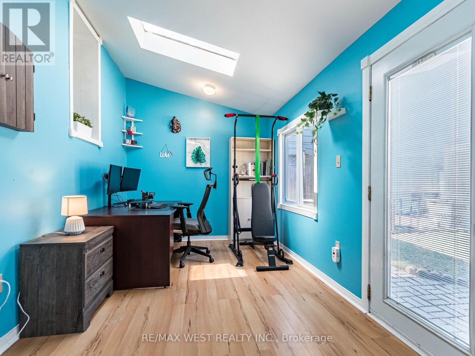 76 Laburnham Avenue, Toronto, Ontario  M8W 1S8 - Photo 11 - W12174906