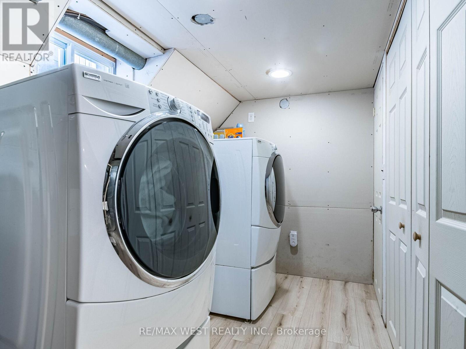 76 Laburnham Avenue, Toronto, Ontario  M8W 1S8 - Photo 16 - W12174906