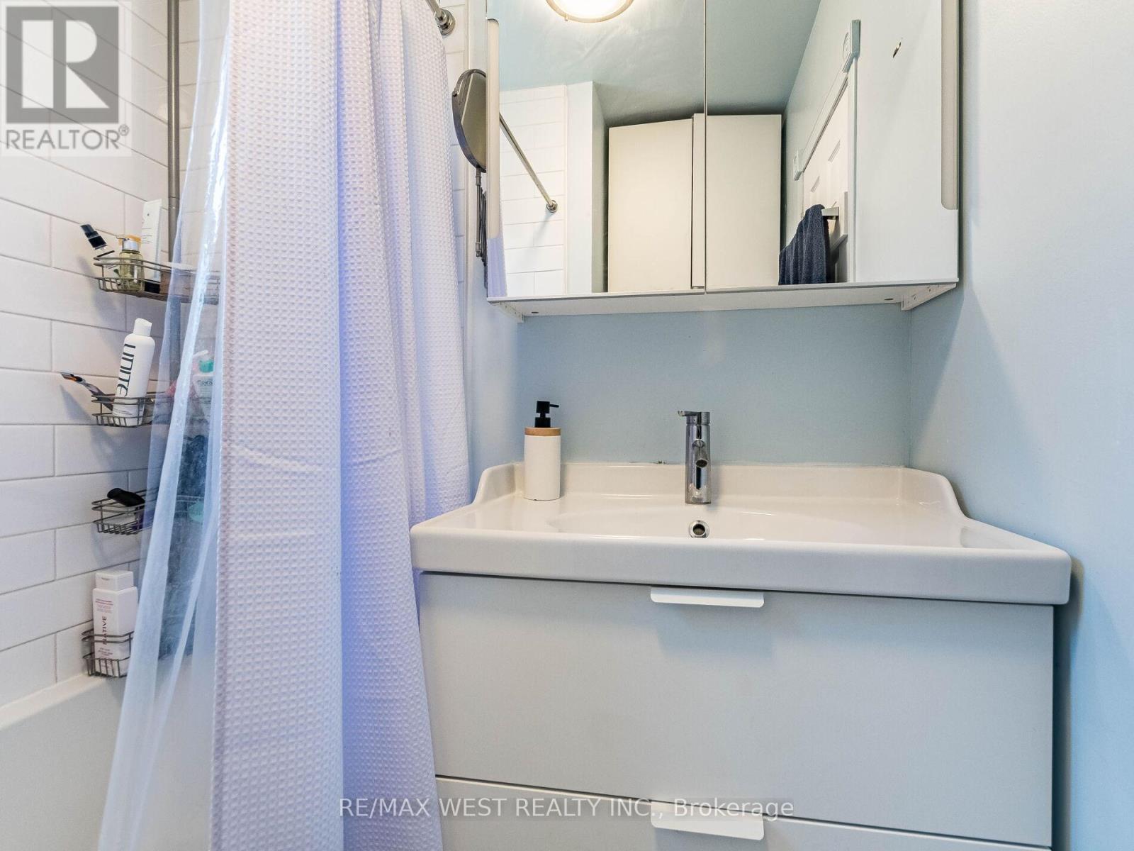76 Laburnham Avenue, Toronto, Ontario  M8W 1S8 - Photo 19 - W12174906
