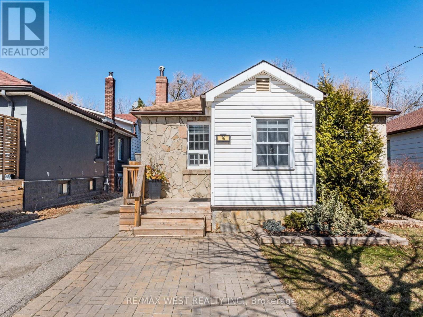 76 Laburnham Avenue, Toronto, Ontario  M8W 1S8 - Photo 2 - W12174906
