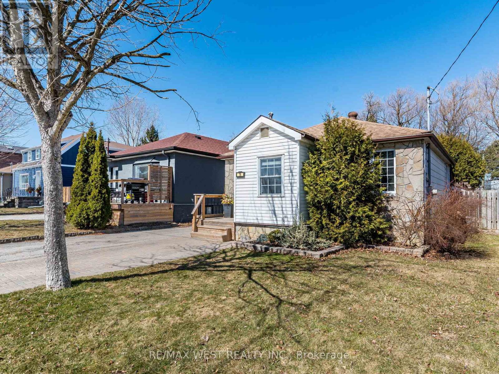 76 Laburnham Avenue, Toronto, Ontario  M8W 1S8 - Photo 32 - W12174906