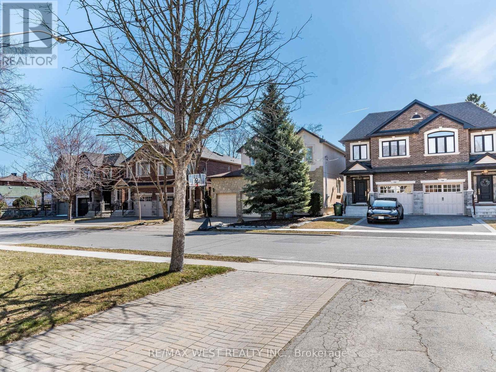 76 Laburnham Avenue, Toronto, Ontario  M8W 1S8 - Photo 33 - W12174906