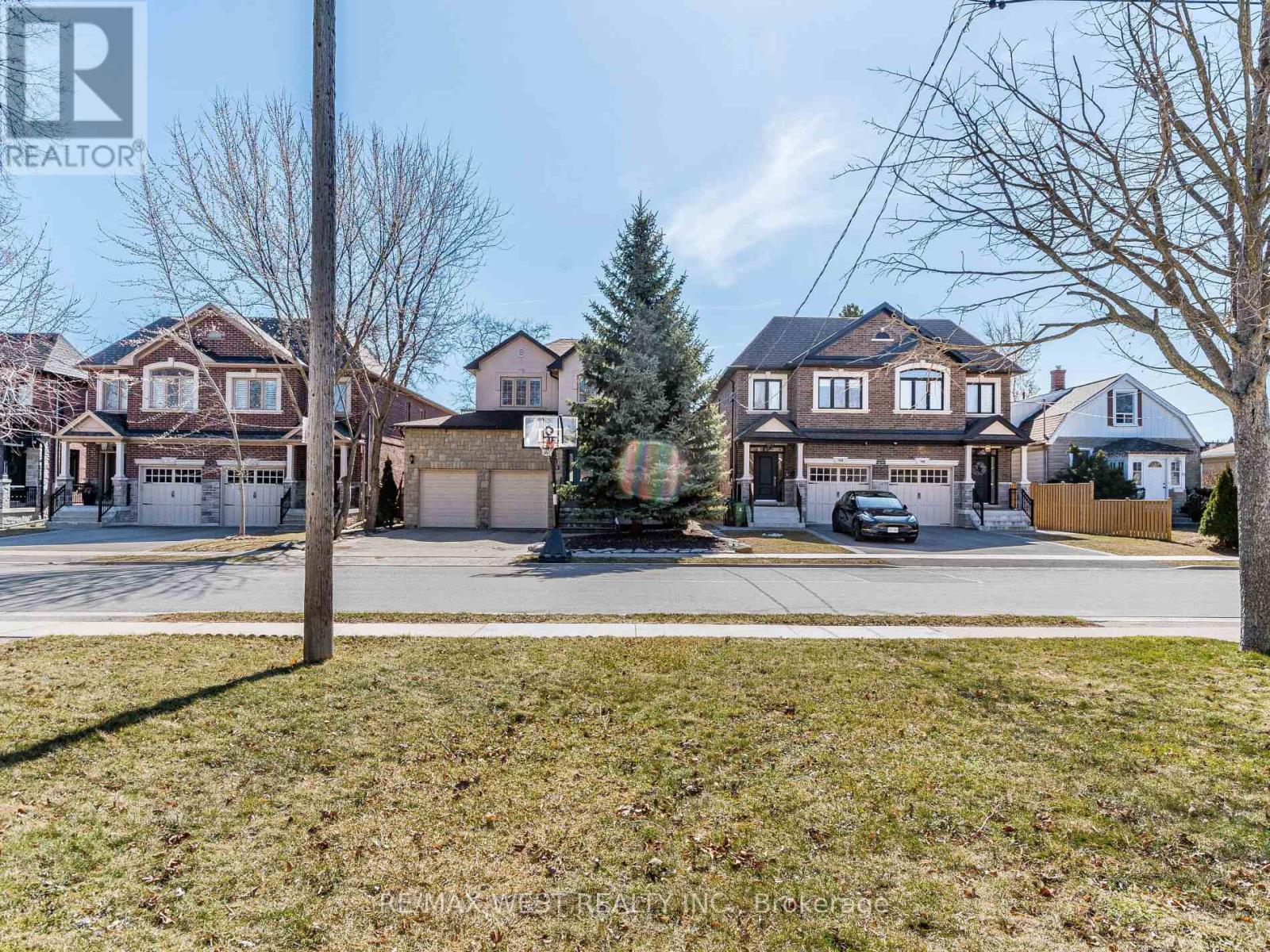 76 Laburnham Avenue, Toronto, Ontario  M8W 1S8 - Photo 34 - W12174906