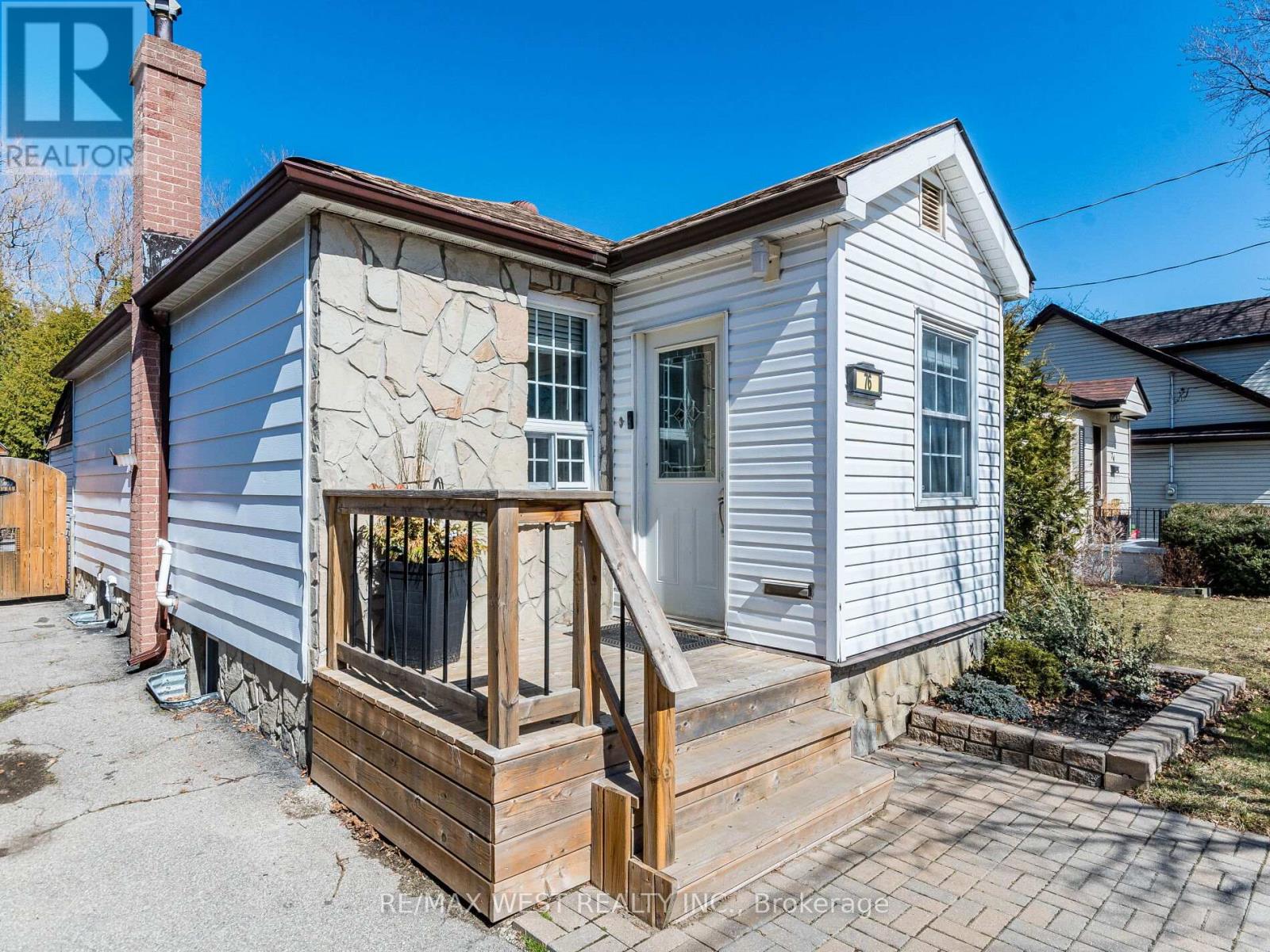 76 Laburnham Avenue, Toronto, Ontario  M8W 1S8 - Photo 35 - W12174906