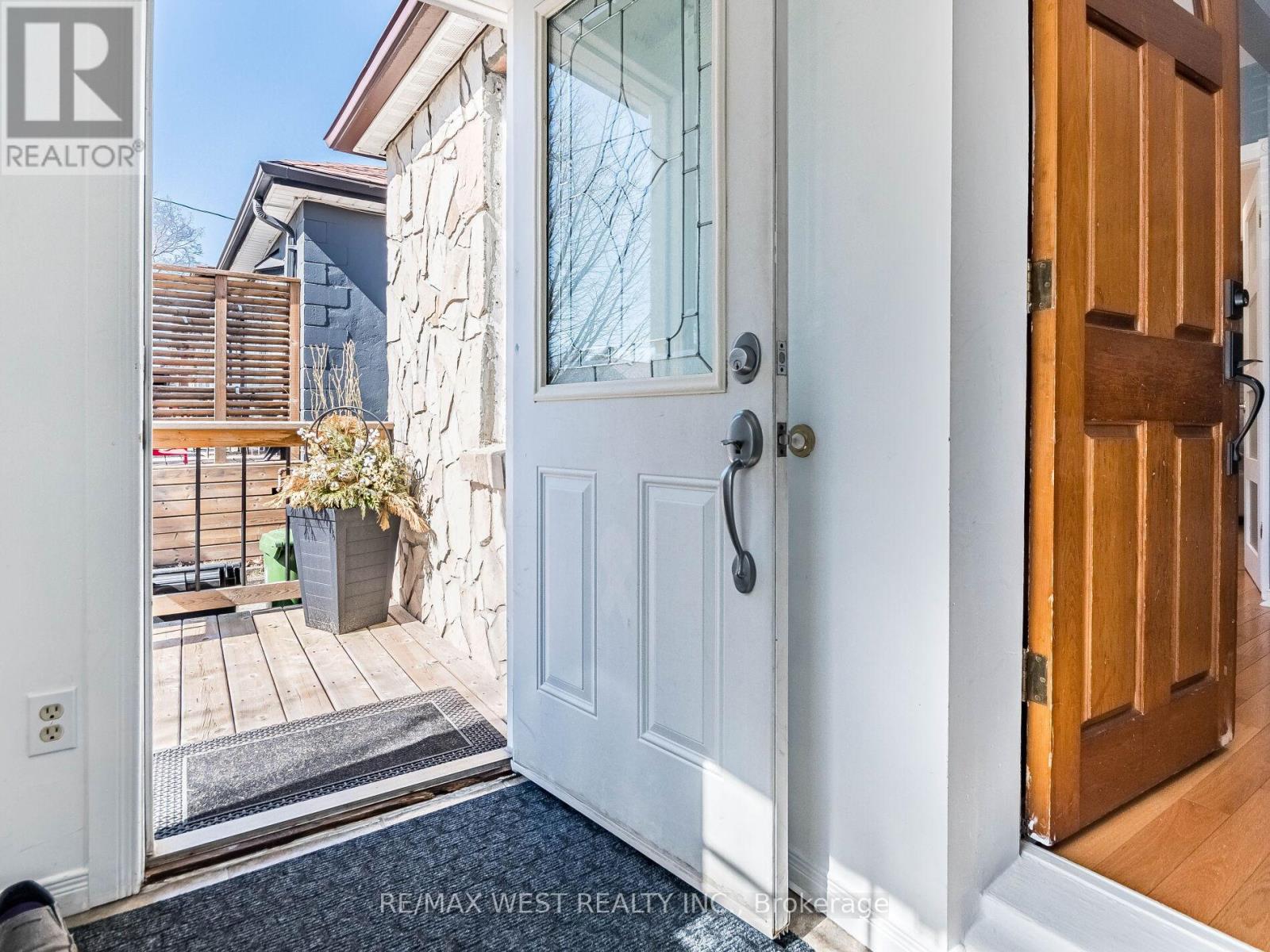 76 Laburnham Avenue, Toronto, Ontario  M8W 1S8 - Photo 37 - W12174906