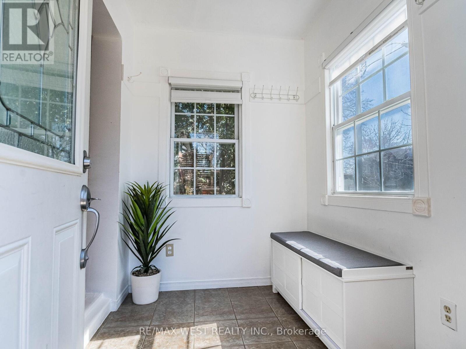 76 Laburnham Avenue, Toronto, Ontario  M8W 1S8 - Photo 38 - W12174906