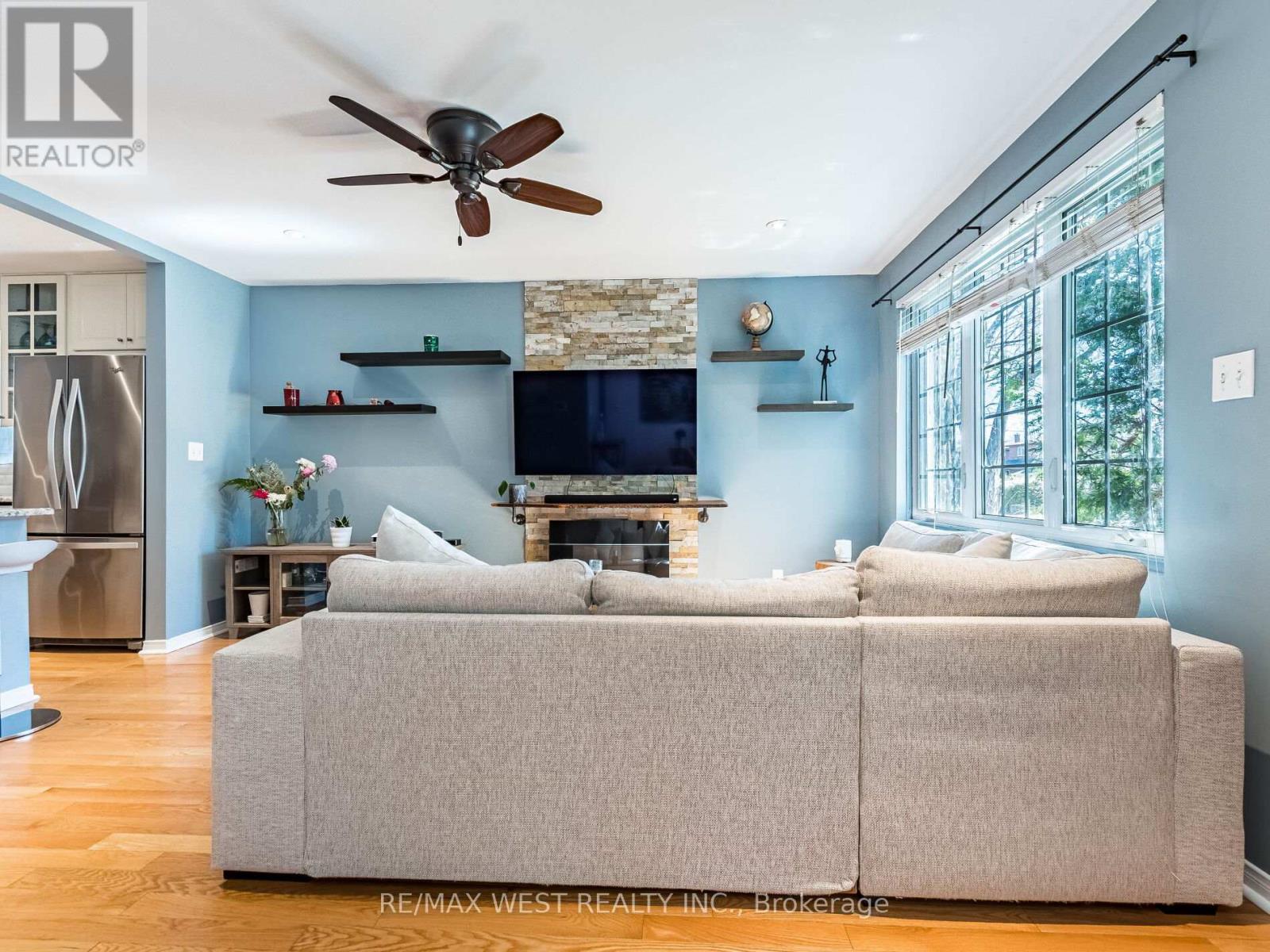 76 Laburnham Avenue, Toronto (Long Branch), Ontario  M8W 1S8 - Photo 4 - W12174906