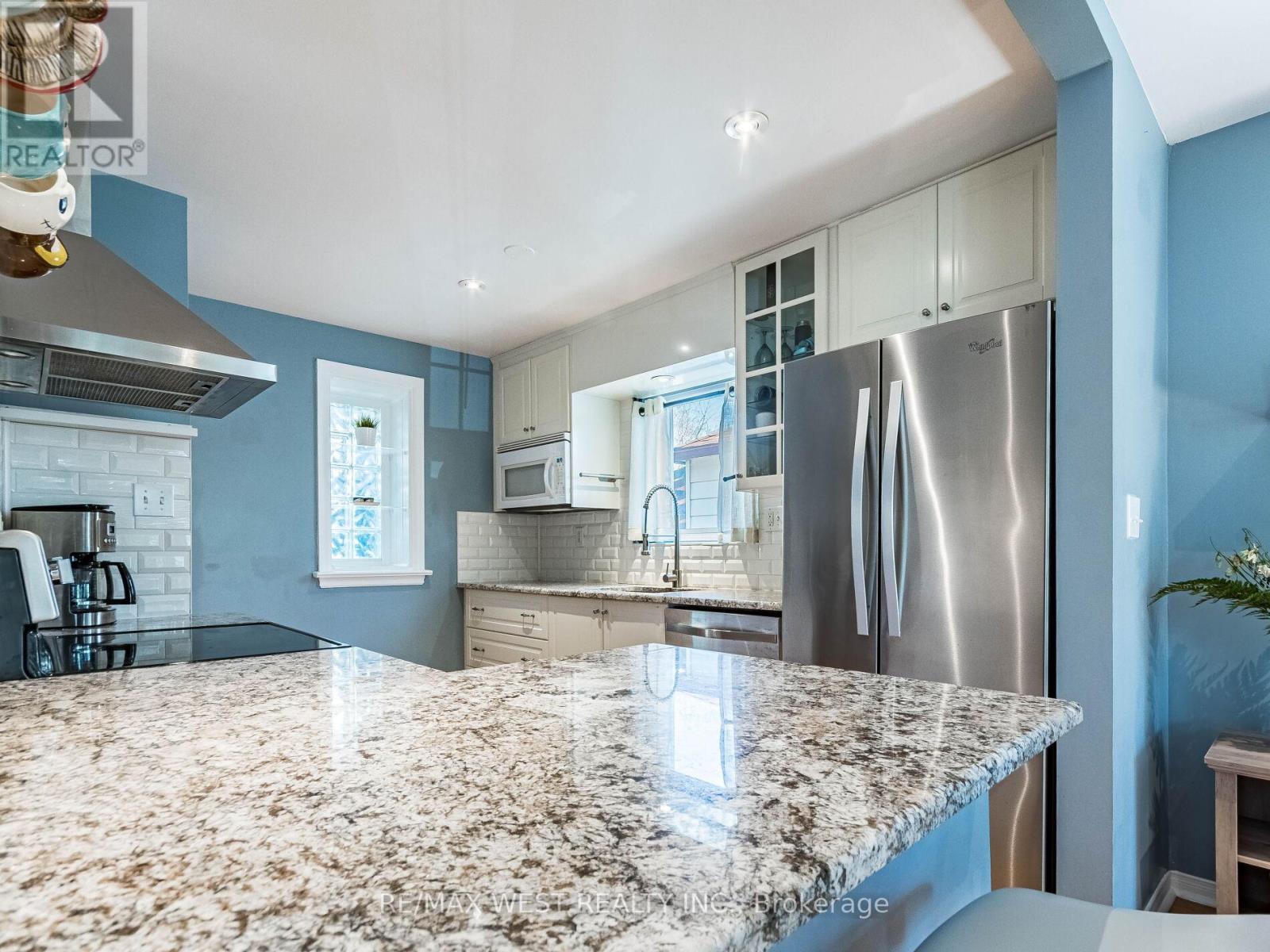 76 Laburnham Avenue, Toronto, Ontario  M8W 1S8 - Photo 49 - W12174906