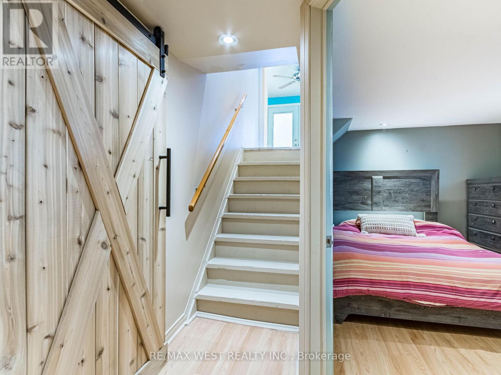 76 Laburnham Avenue, Toronto, Ontario  M8W 1S8 - Photo 9 - W12174906