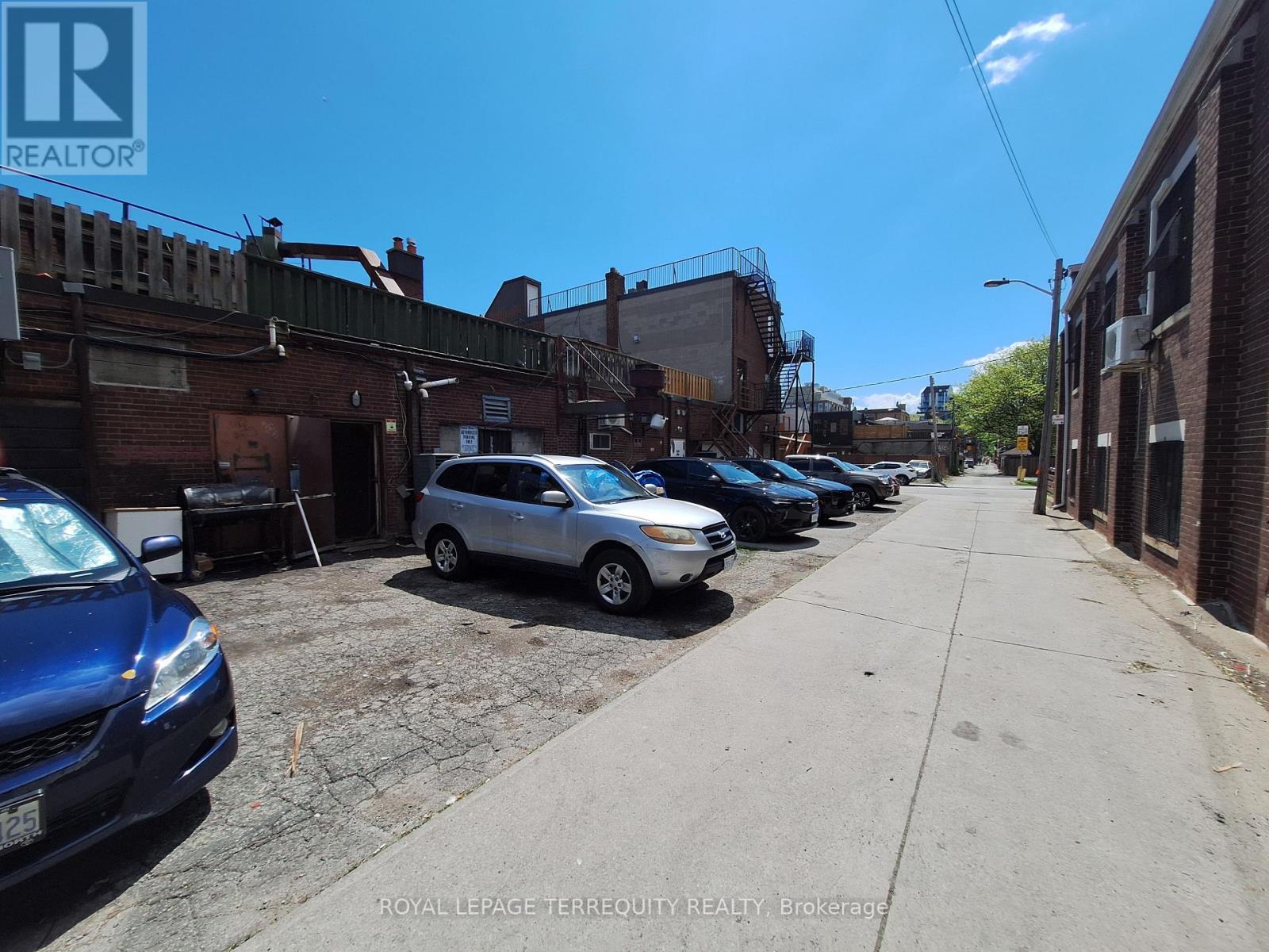 Property at 1680 ST CLAIR AVENUE W image 4