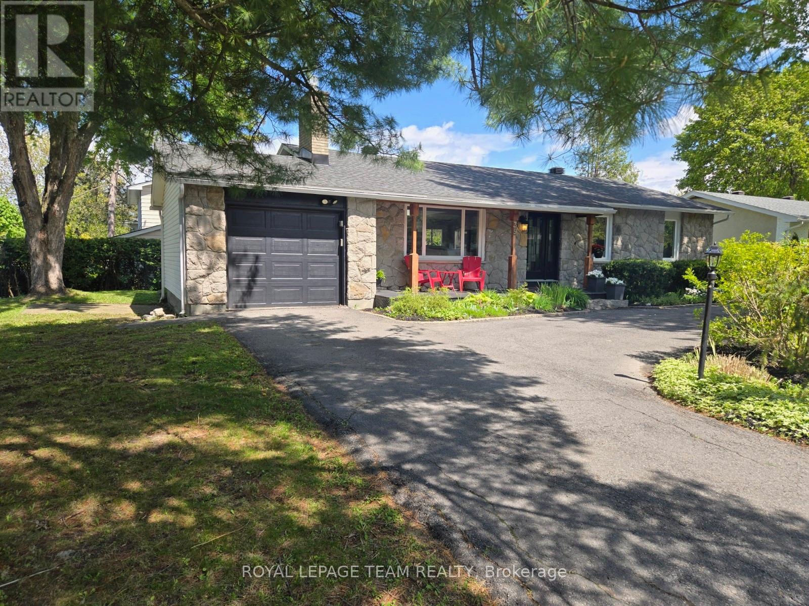 39 Cramer Drive, Ottawa, Ontario  K2H 5X6 - Photo 2 - X12073921