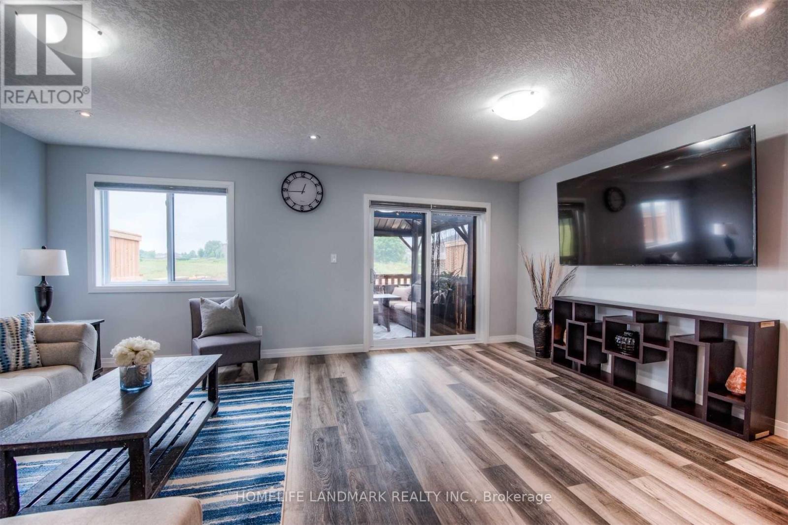 520 Wismer Street, Waterloo, Ontario  N2L 3K8 - Photo 18 - X12174917