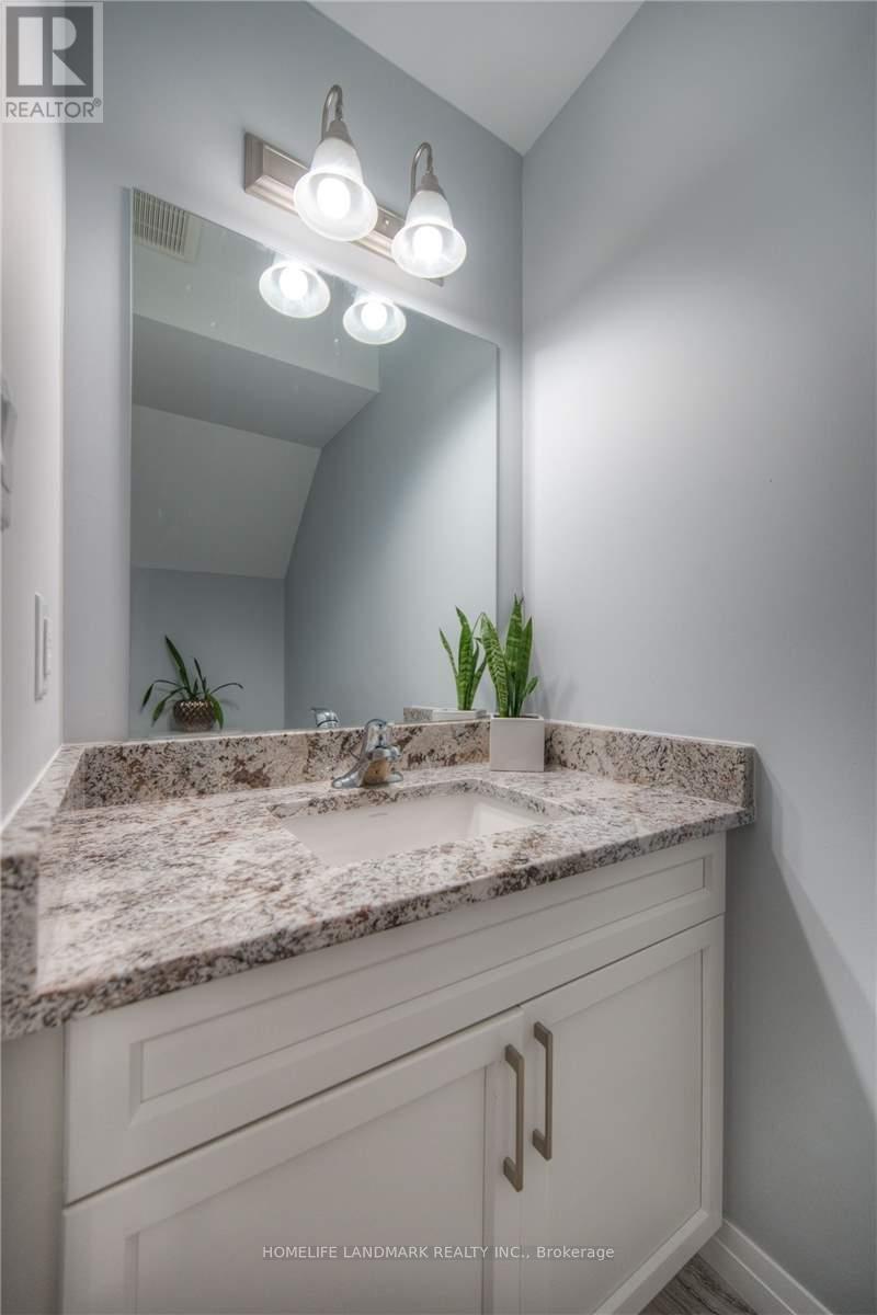 520 Wismer Street, Waterloo, Ontario  N2L 3K8 - Photo 9 - X12174917