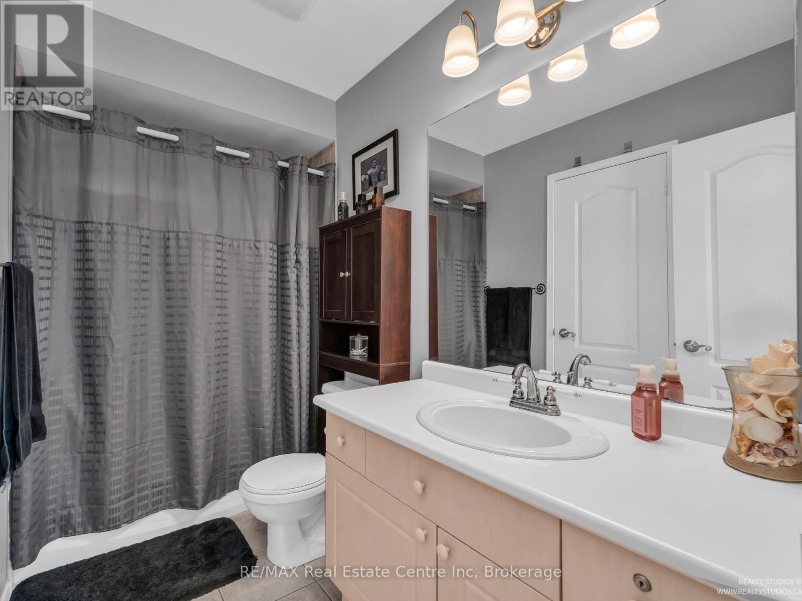 52 Melissa Court, Brampton, Ontario  L6X 4X1 - Photo 19 - W12174990