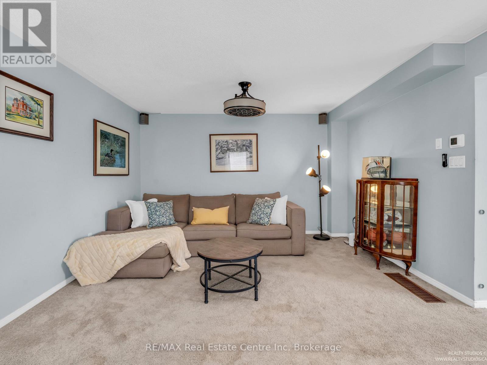 52 Melissa Court, Brampton, Ontario  L6X 4X1 - Photo 6 - W12174990