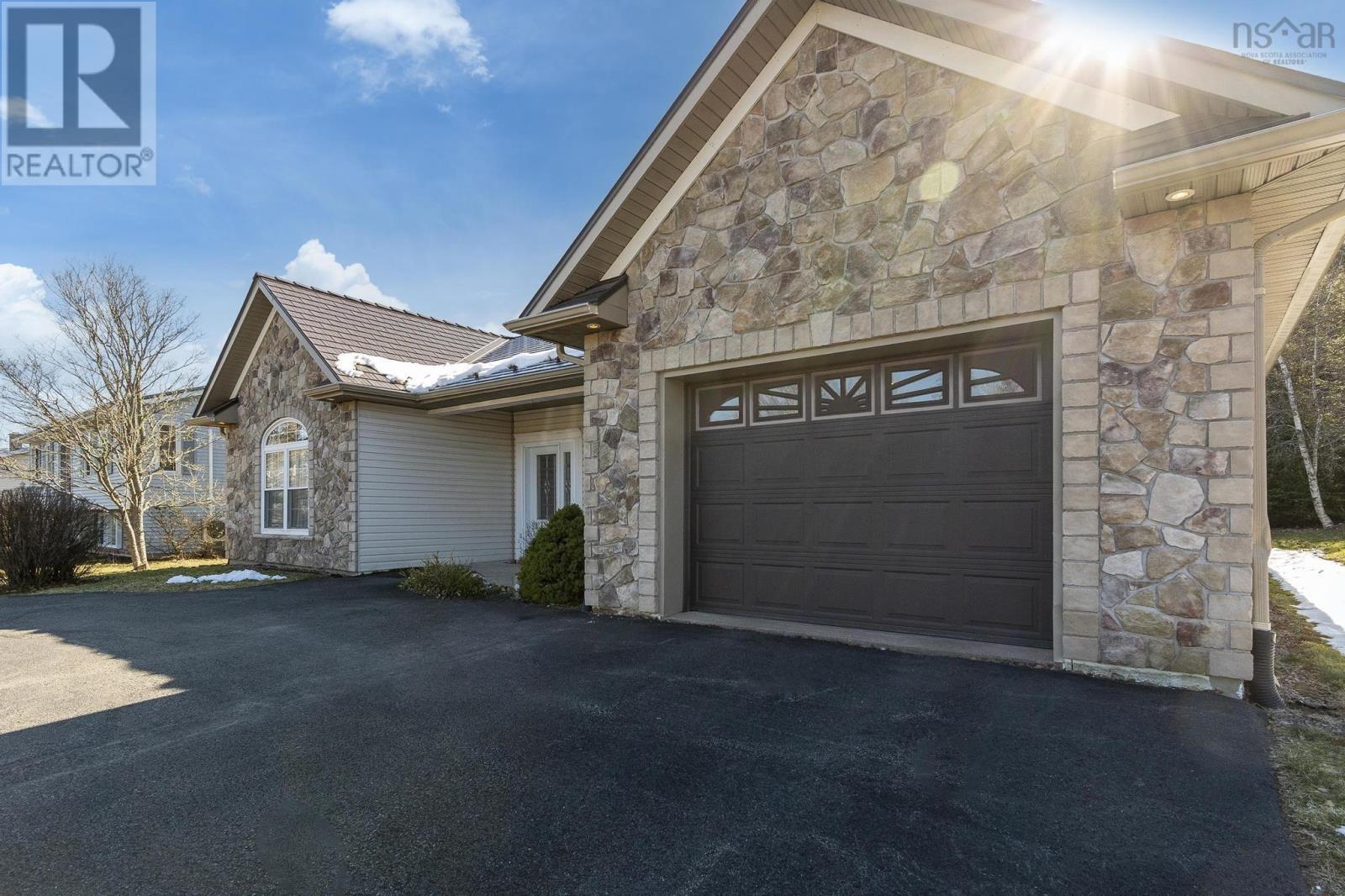 103 Oakwood Drive, Truro Heights, Nova Scotia  B6L 1N3 - Photo 2 - 202507724