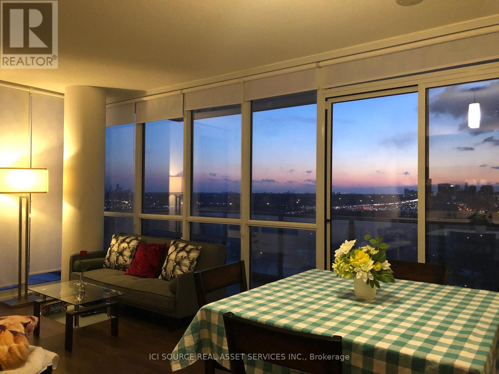 810 - 52 FOREST MANOR ROAD, Toronto, Ontario