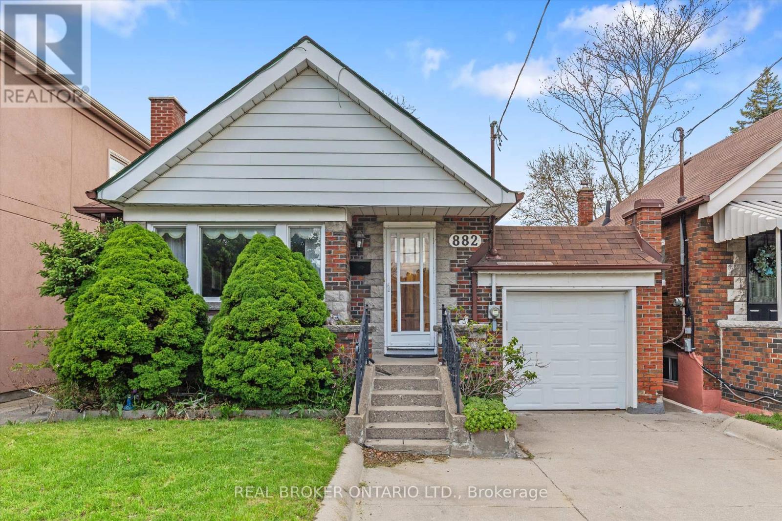 882 COXWELL AVENUE, Toronto, Ontario