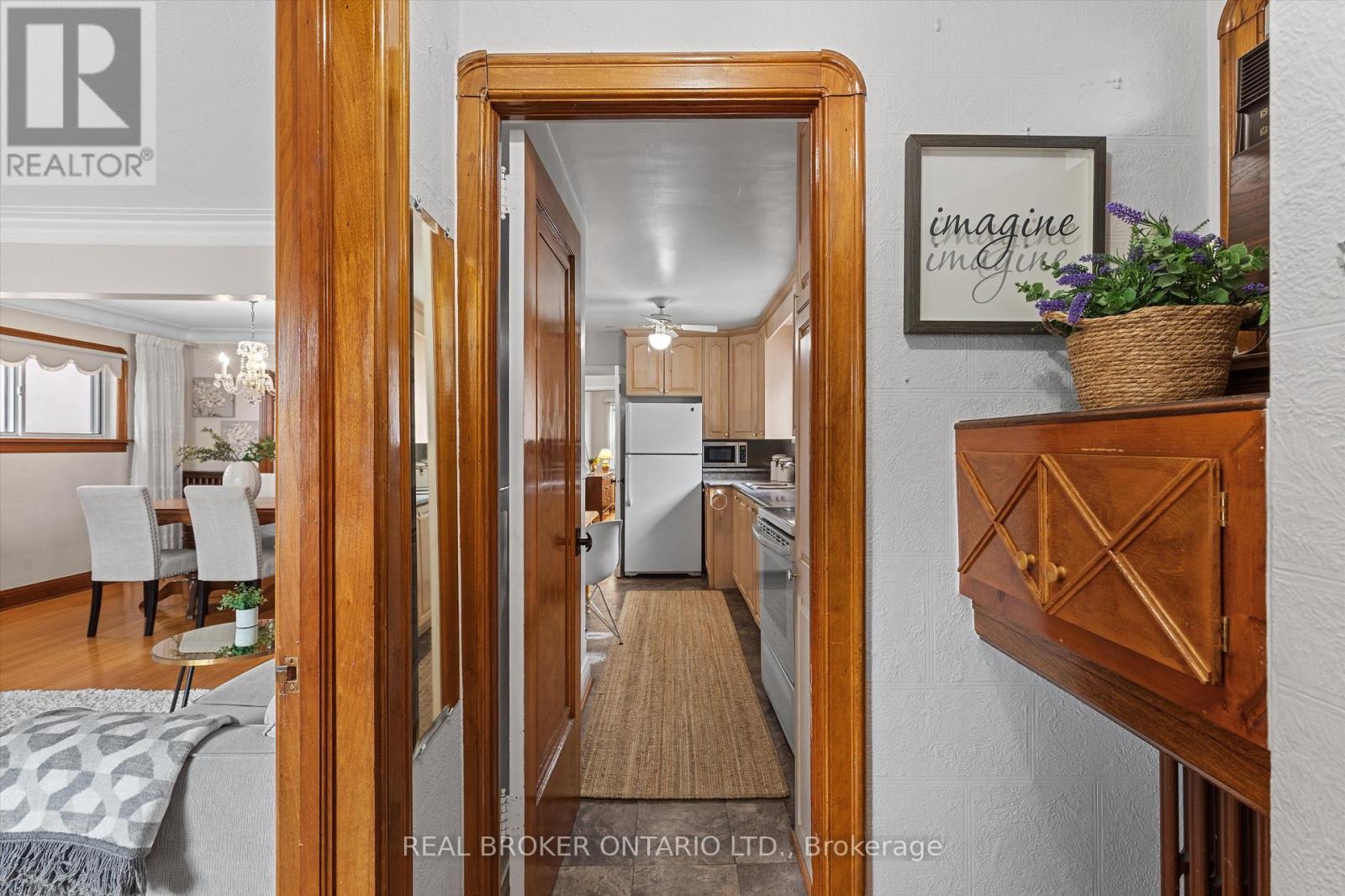 882 Coxwell Avenue, Toronto, Ontario  M4C 3G2 - Photo 14 - E12174980