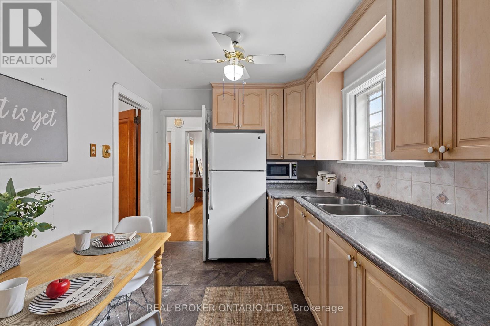 882 Coxwell Avenue, Toronto, Ontario  M4C 3G2 - Photo 17 - E12174980