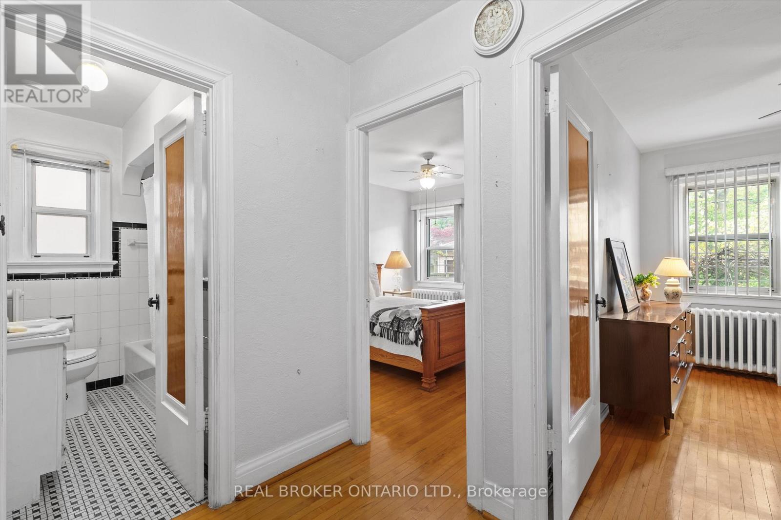 882 Coxwell Avenue, Toronto, Ontario  M4C 3G2 - Photo 20 - E12174980