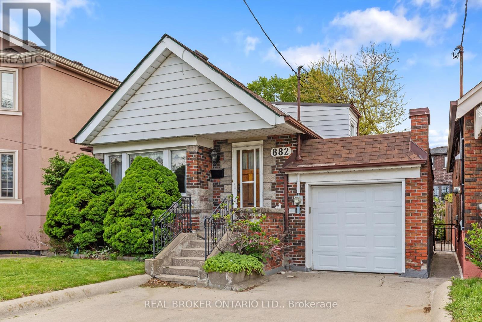 882 Coxwell Avenue, Toronto, Ontario  M4C 3G2 - Photo 3 - E12174980