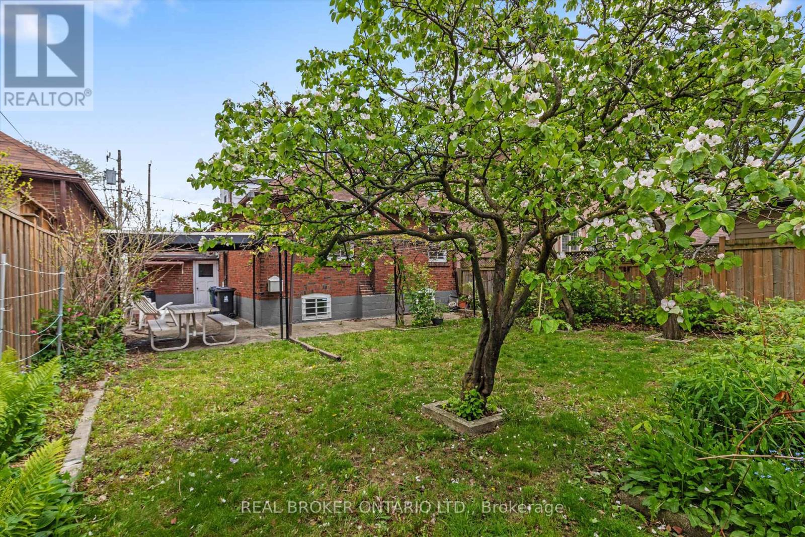 882 Coxwell Avenue, Toronto, Ontario  M4C 3G2 - Photo 38 - E12174980