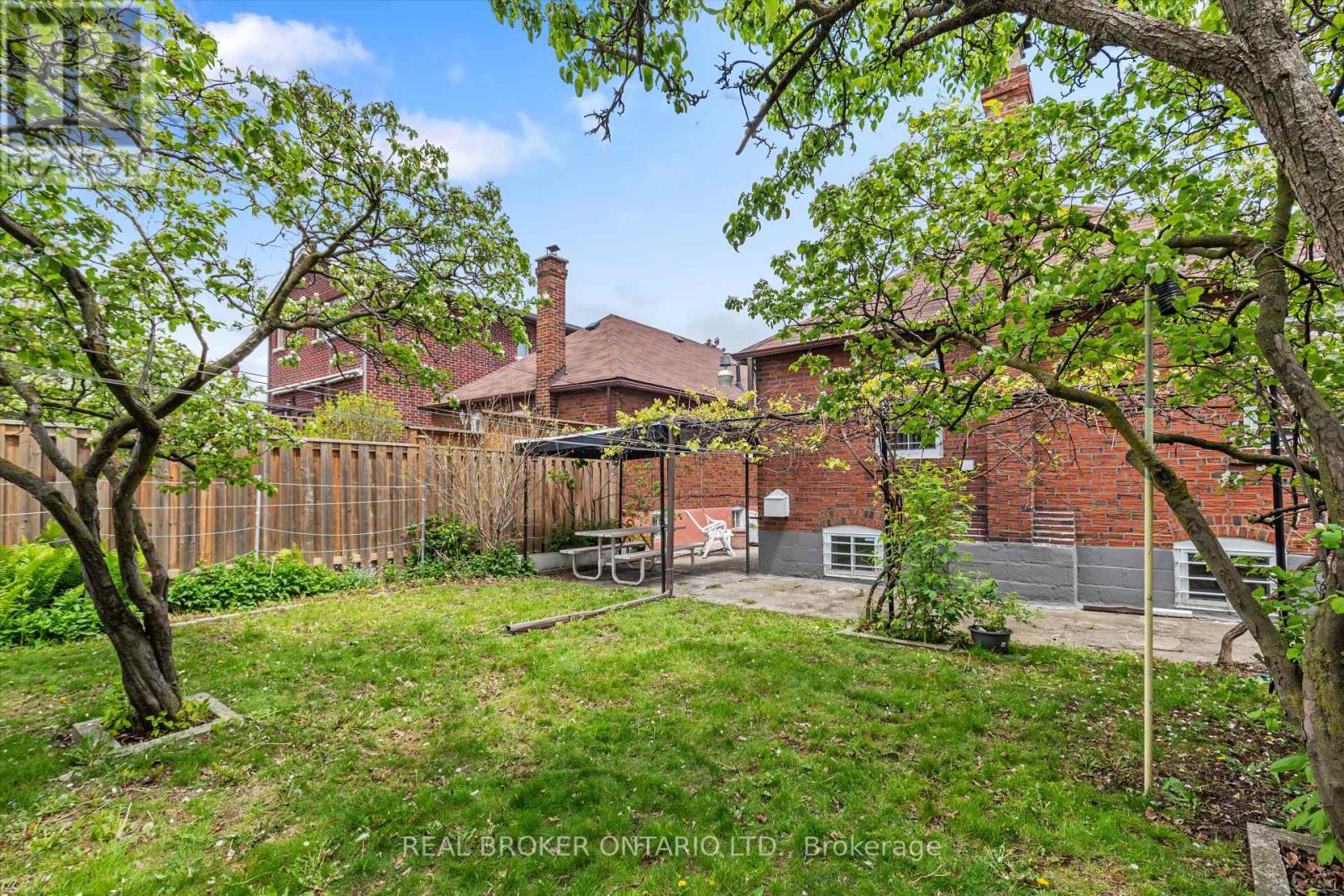 882 Coxwell Avenue, Toronto, Ontario  M4C 3G2 - Photo 39 - E12174980