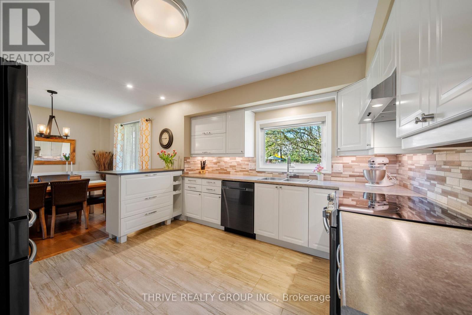 43 Milford Crescent, London North, Ontario  N5X 1A9 - Photo 11 - X12107237