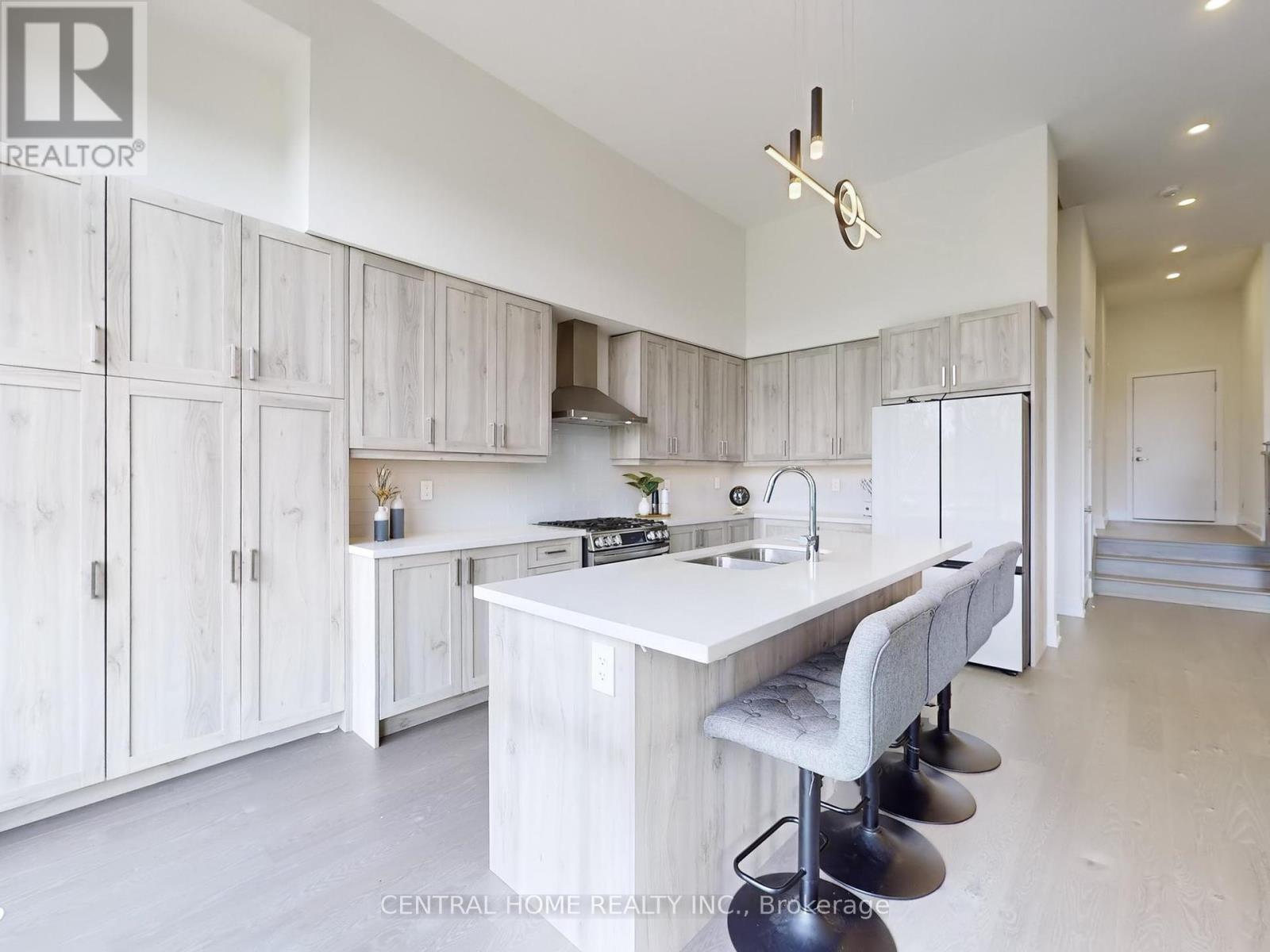 17 Knollview Lane, Richmond Hill (Oak Ridges Lake Wilcox), Ontario  L4E 1H7 - Photo 12 - N12174974