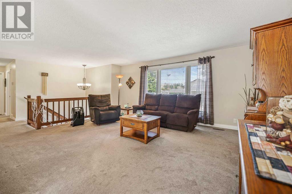Property at 4902 17 Avenue image 2