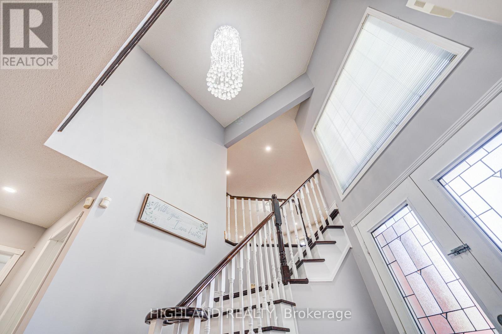 4781 Crystal Rose Drive, Mississauga, Ontario  L5V 1G9 - Photo 5 - W12174989