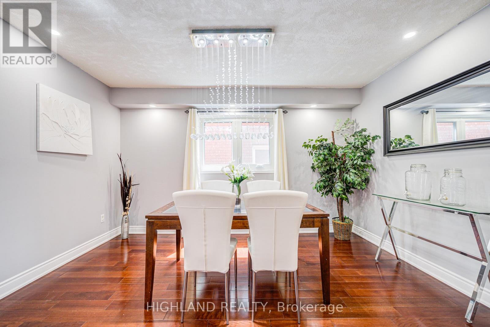 4781 Crystal Rose Drive, Mississauga, Ontario  L5V 1G9 - Photo 8 - W12174989