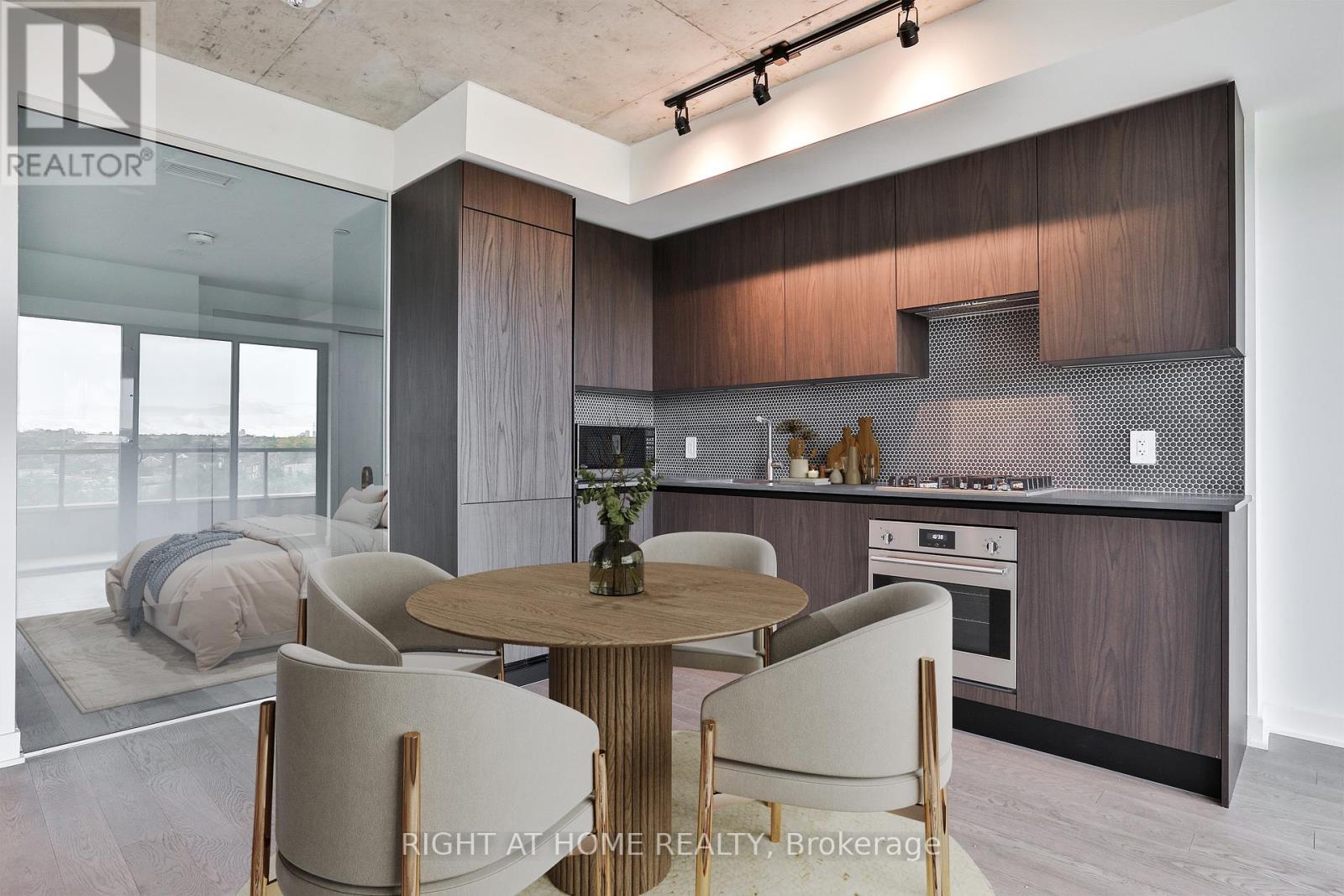 512 - 2720 Dundas Street W, Toronto, Ontario  M6P 1Y2 - Photo 3 - W12174992