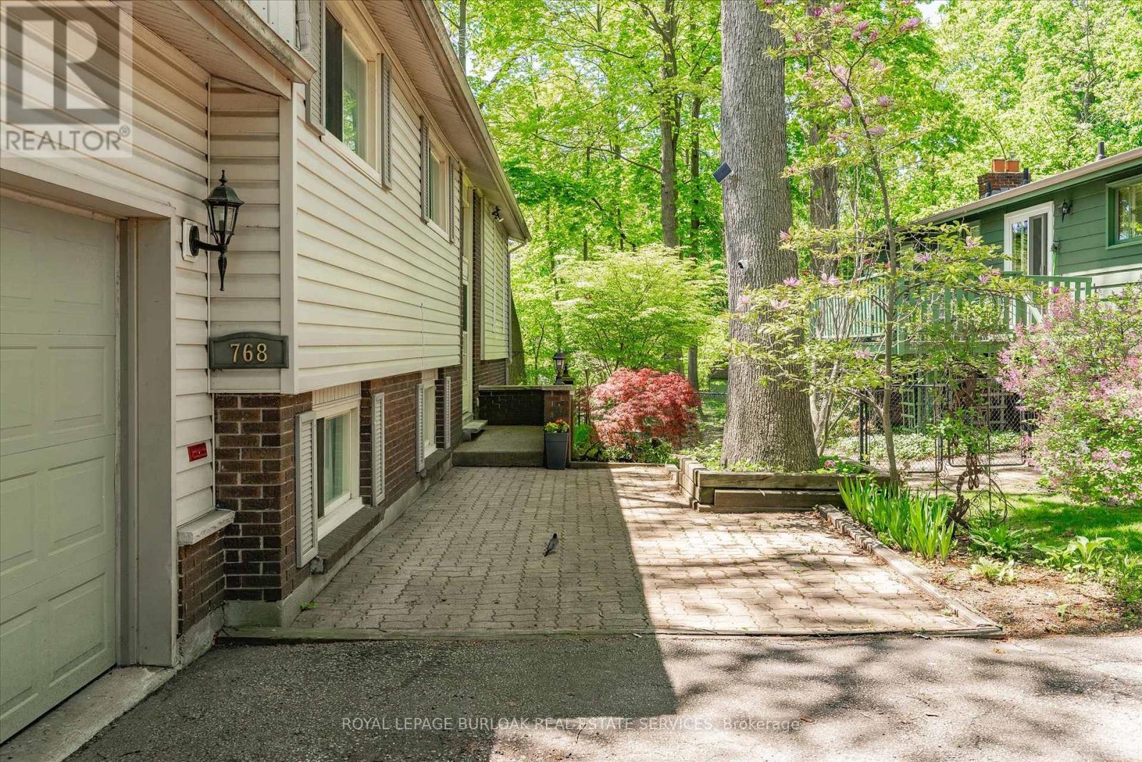 768 King Road, Burlington, Ontario  L7T 3K6 - Photo 2 - W12139832