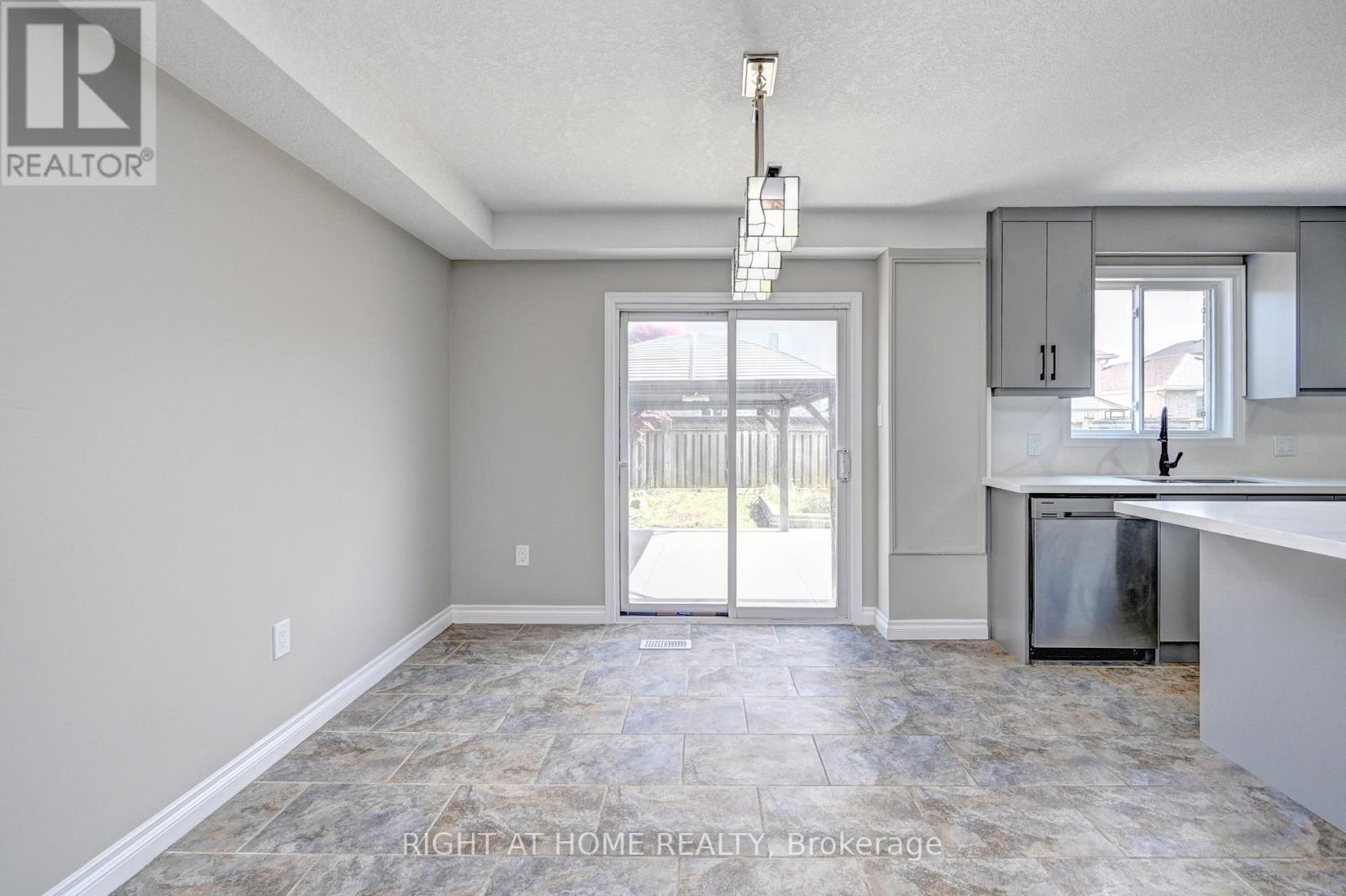 620 Langlaw Drive, Cambridge, Ontario  N1P 1H4 - Photo 9 - X12174986