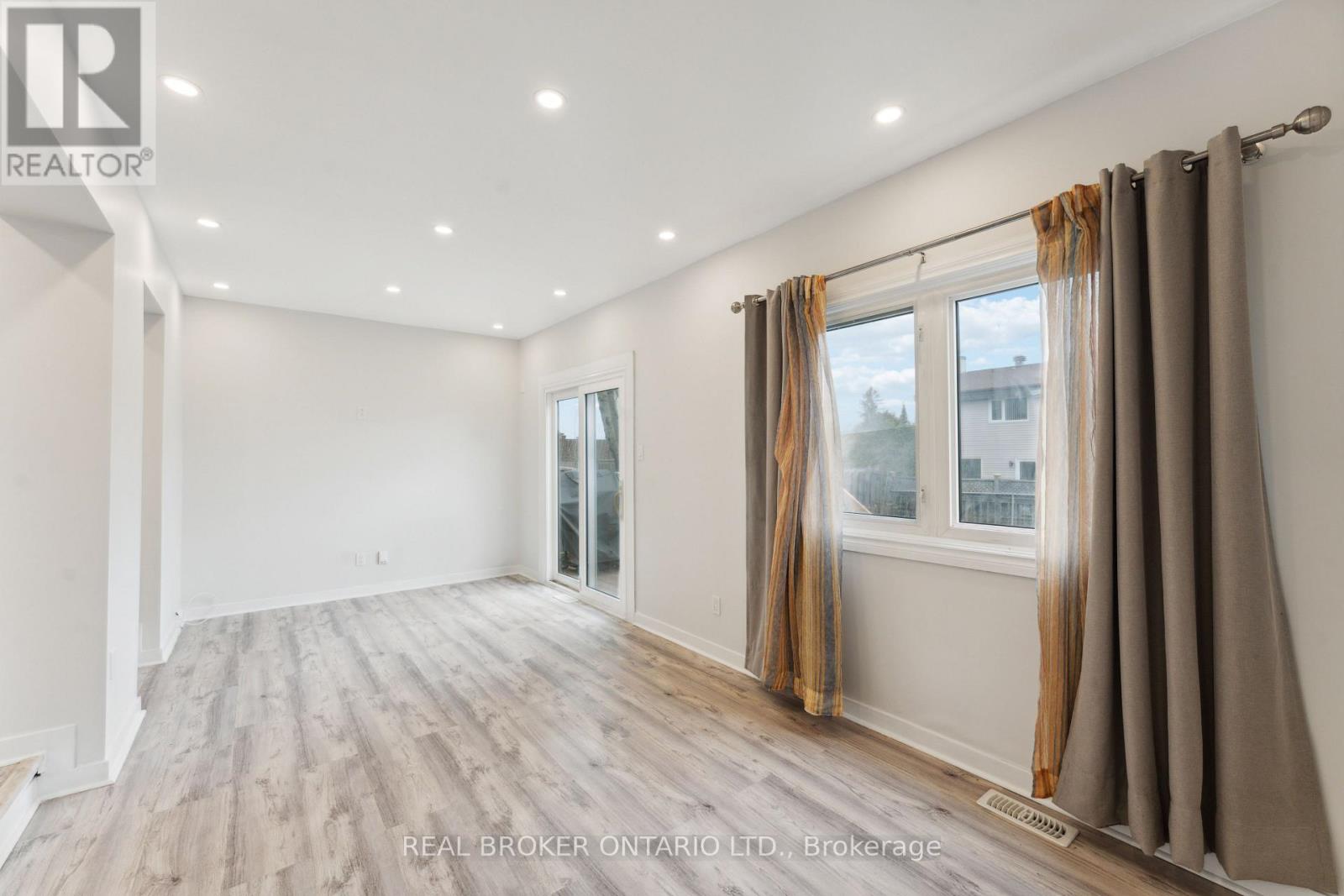 125 Priam Way, Ottawa, Ontario  K2H 8S7 - Photo 10 - X12131614