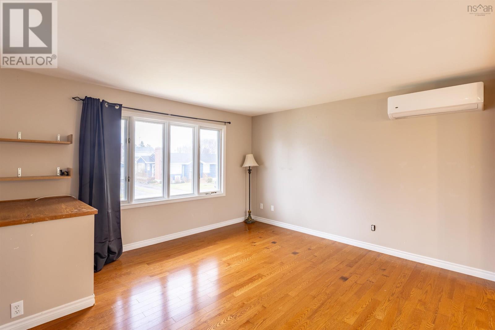 59 Porter Street, Yarmouth, Nova Scotia  B5A 2Y8 - Photo 4 - 202504162