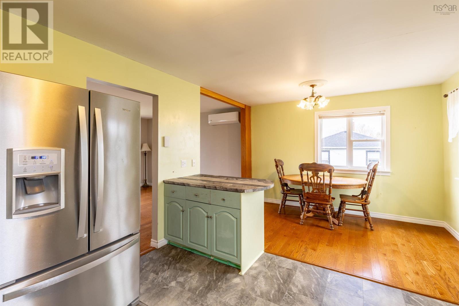 59 Porter Street, Yarmouth, Nova Scotia  B5A 2Y8 - Photo 8 - 202504162