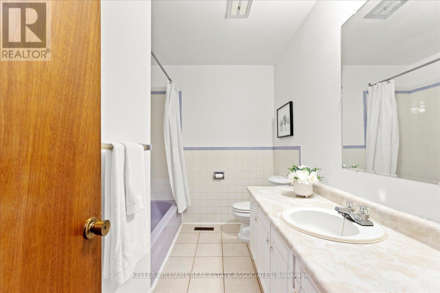 1127 Claredale Road, Mississauga, Ontario  L5G 1T7 - Photo 20 - W12098671