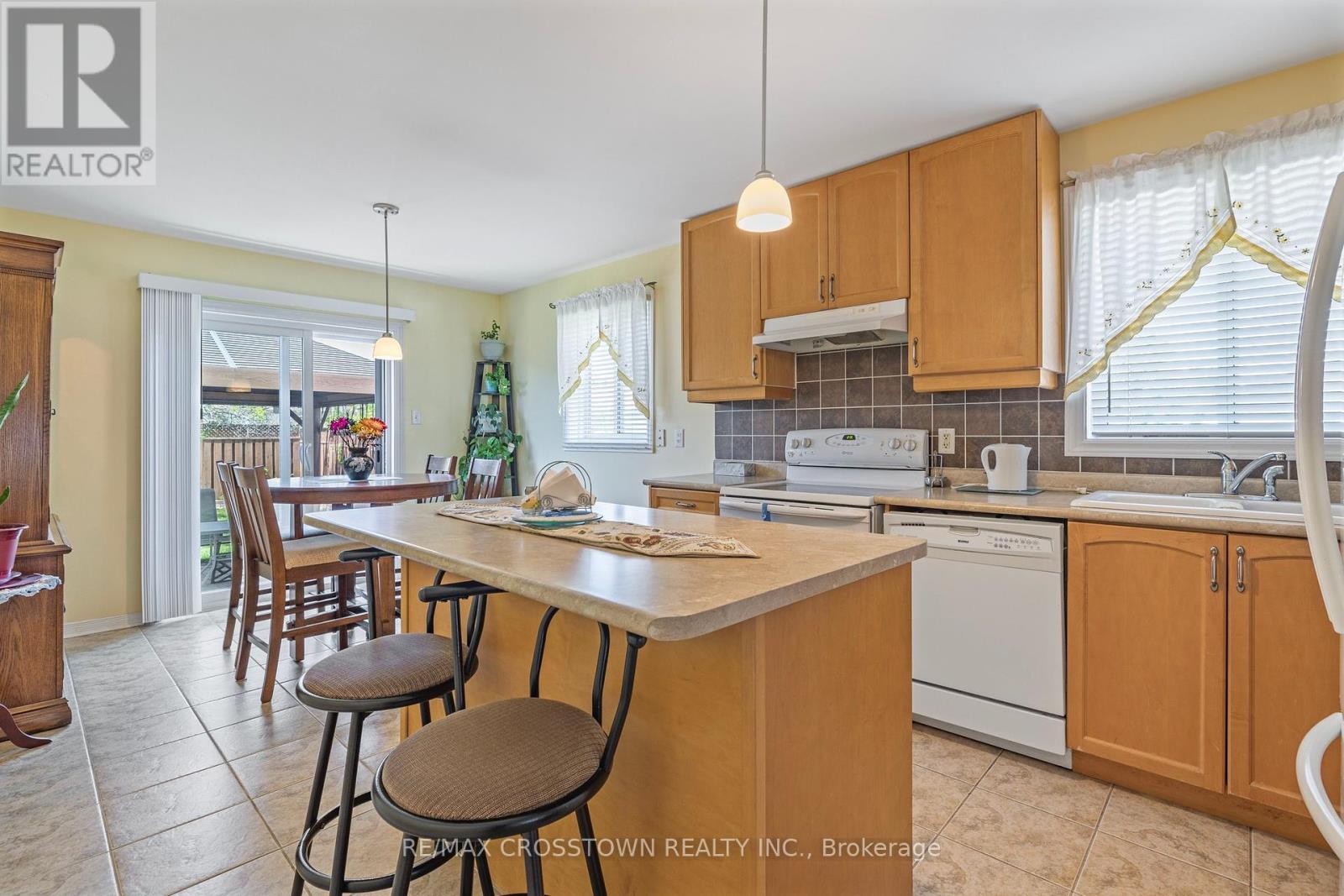 Property at 23 STONEMOUNT CRESCENT image 5