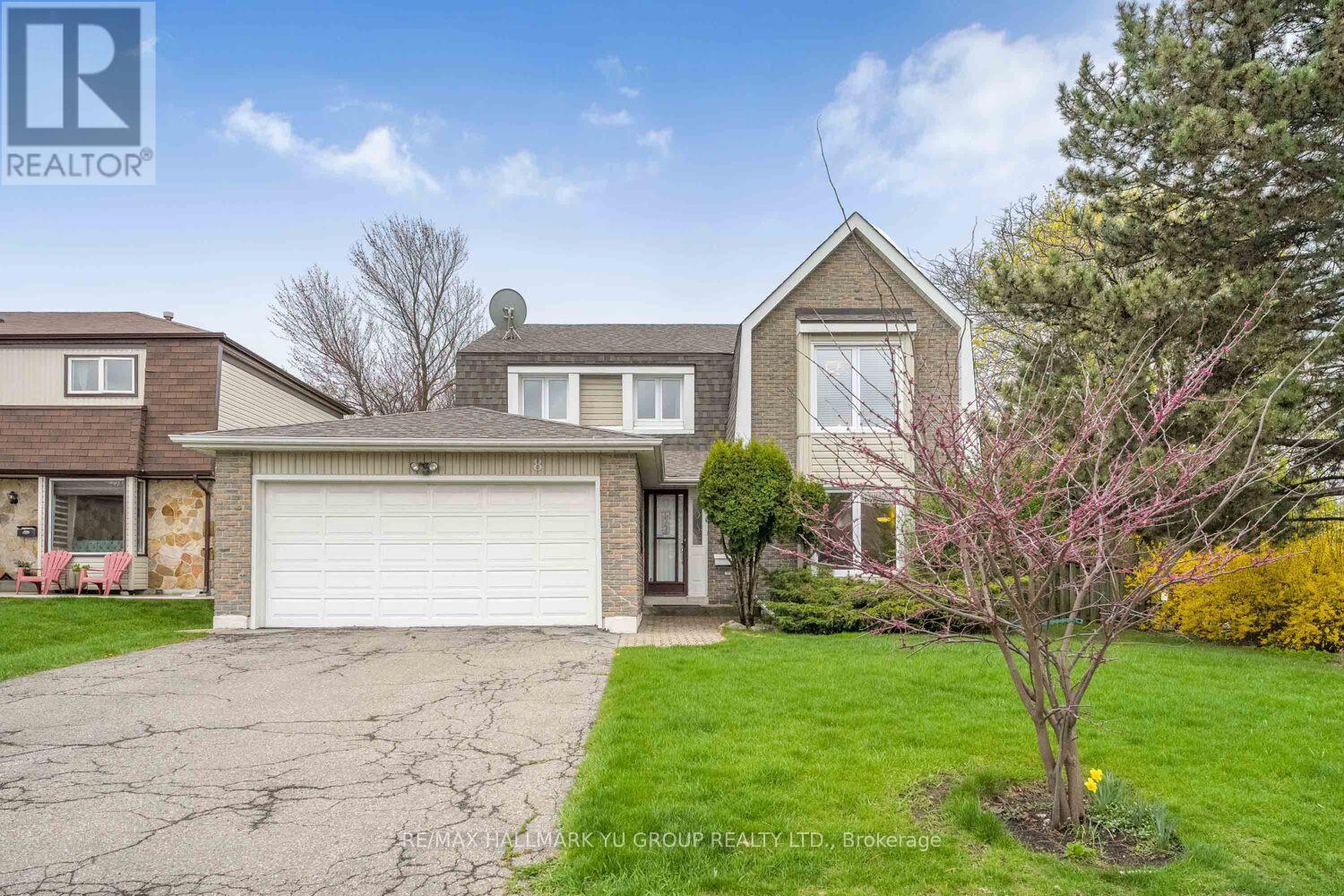 8 MANSFIELD STREET, Brampton, Ontario