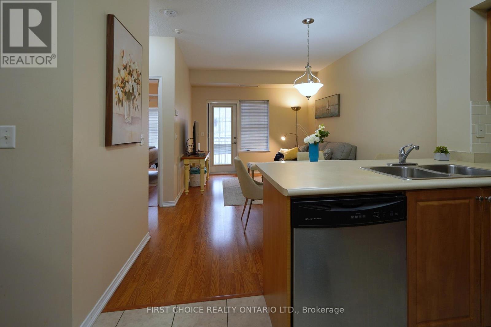 101 - 9973 Keele Street, Vaughan, Ontario  L4N 7J7 - Photo 5 - N12168088