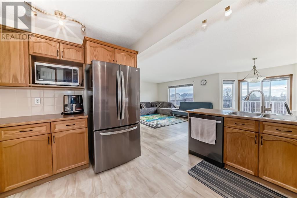 Property at 25 Taracove Way NE image 4