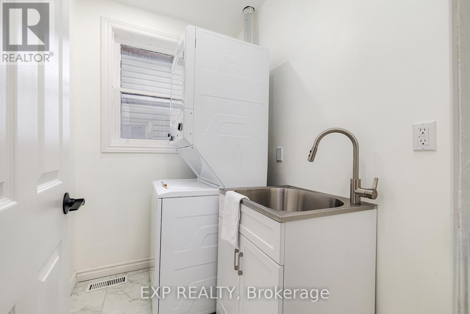 11 Farrer Street, Parry Sound, Ontario  P2A 1K7 - Photo 9 - X12175007