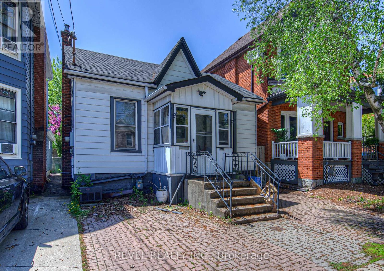 345 Hunter Street W, Hamilton, Ontario  L8P 1S6 - Photo 2 - X12175010