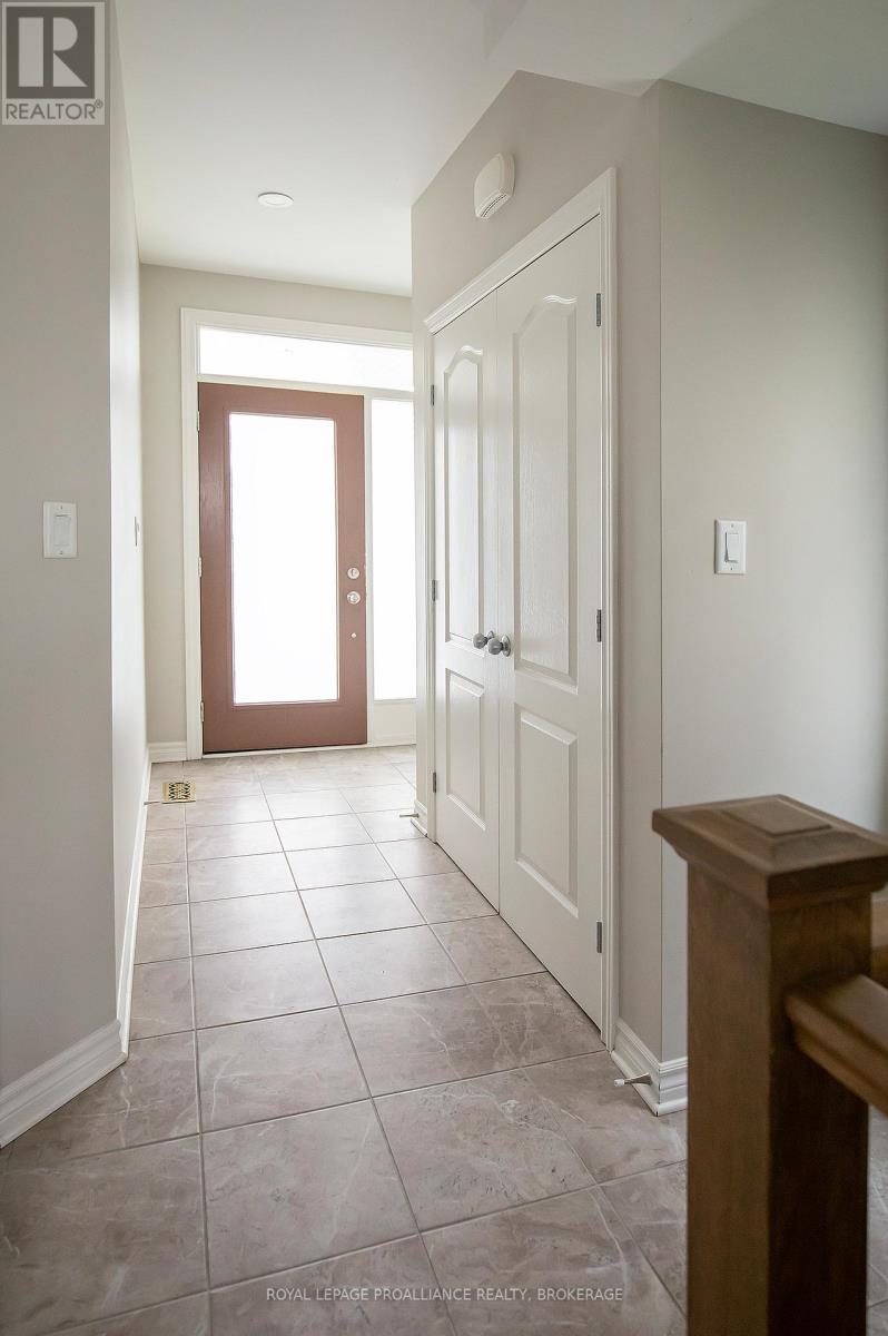 1099 Horizon Drive, Kingston, Ontario  K7P 0M3 - Photo 2 - X12175051